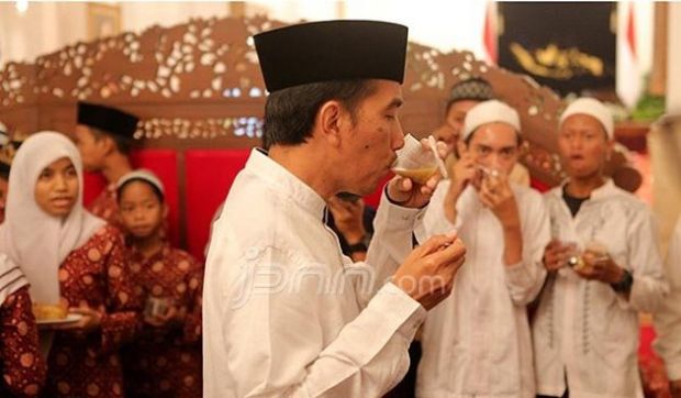 Bela Jokowi, Ade Armando Sebut Hadits Makan-Minum dengan 