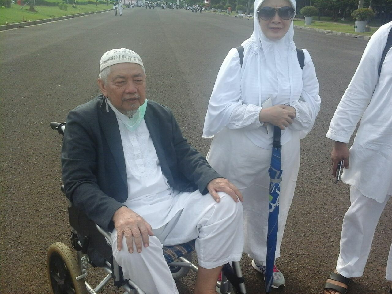 Baru Keluar Dari Rumah Sakit Kakek 82 Tahun Ini Ikut Aksi 212 Baru Keluar Dari Rumah Sakit Kakek 82 Tahun Ini Ikut Aksi 212